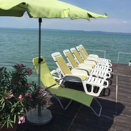 בית נופש Retro Balatonvilagos