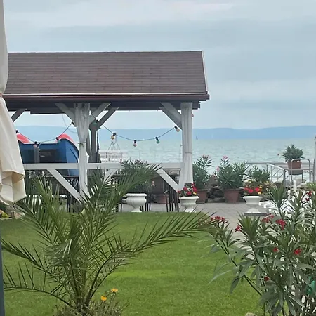 Retro Balatonvilagos בית נופש *
